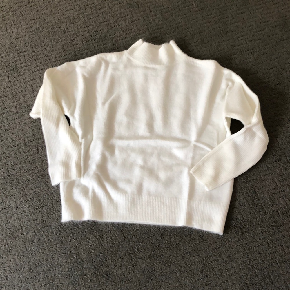 Mock neck seater